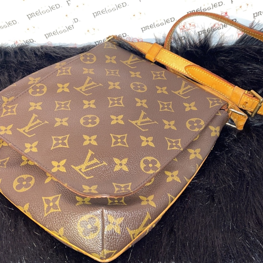 AUTHENTIC LV Musette M51256 Monogram Crossbody